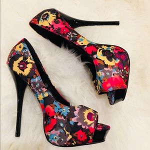 Ready for Spring! Floral Stilettos Size 10